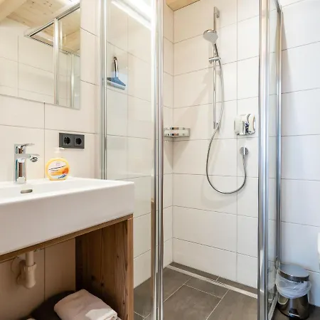 Spacious Holiday For Large Families In The Centre 펜션 Neukirchen am Großvenediger